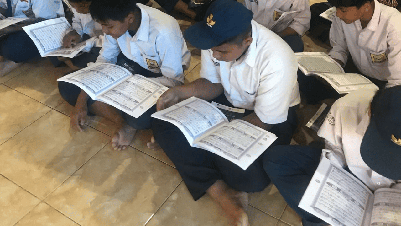 PENYALURAN 200.000 EXAMPLAR ALQURAN PER JUZ I توزيع مصاحف الأجزاء على نفقة أبو عبد الرحمن وفقه الله